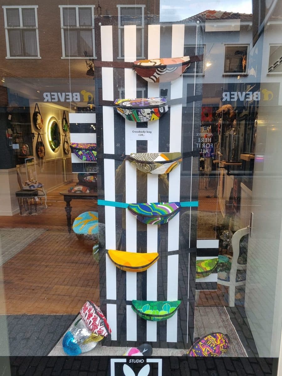 Atelier presentatie met tuftframes en materialen