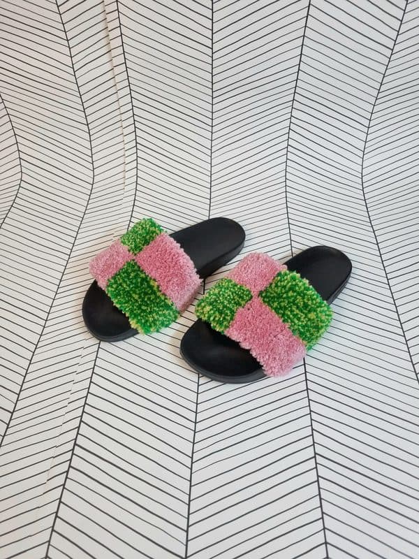 Afgewerkte getufte slippers